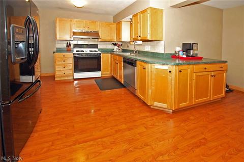 2428 Keystone Rd, Parma, OH 44134 photo 2