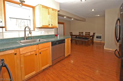 2428 Keystone Rd, Parma, OH 44134 photo 5