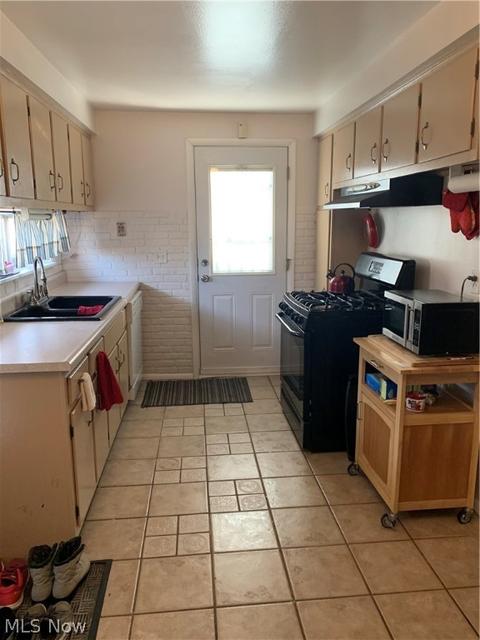 747 Abbe Rd N, Elyria, OH 44035 photo 4
