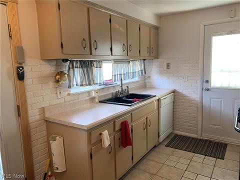 747 Abbe Rd N, Elyria, OH 44035 photo 5