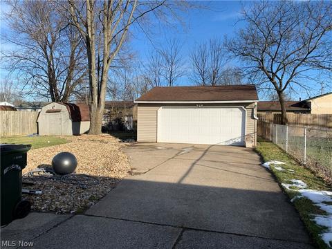 747 Abbe Rd N, Elyria, OH 44035 photo 2