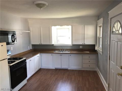 139 Sexton St, Struthers, OH 44471 photo 4
