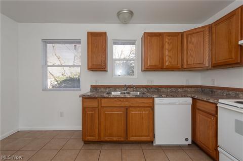 577 Thayer St, Akron, OH 44310 photo 11