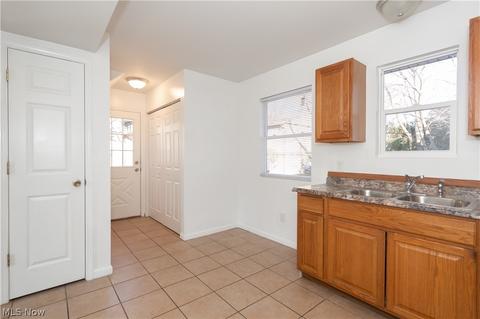577 Thayer St, Akron, OH 44310 photo 10