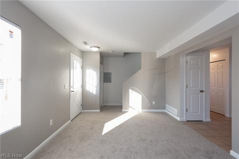 577 Thayer St, Akron, OH 44310 photo 4