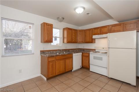 577 Thayer St, Akron, OH 44310 photo 8