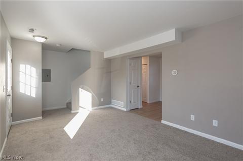 577 Thayer St, Akron, OH 44310 photo 3