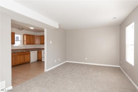 577 Thayer St, Akron, OH 44310 photo 7