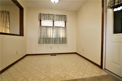 9 Prospect St, Monroeville, OH 44847 photo 6