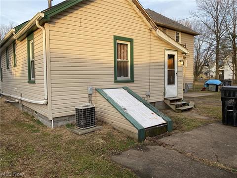 164 Bath St, Elyria, OH 44035 photo 15