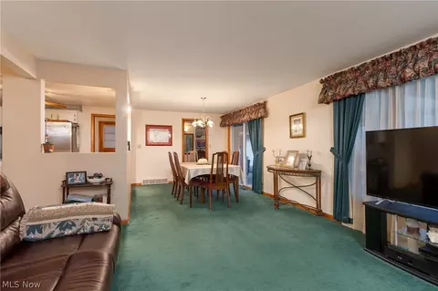 167 Nottingham Dr, Elyria, OH 44035 photo 3