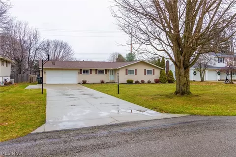 167 Nottingham Dr, Elyria, OH 44035 photo 2