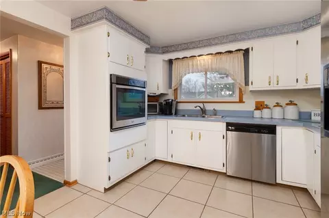167 Nottingham Dr, Elyria, OH 44035 photo 9