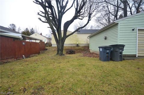 887 Kickapoo Ave, Akron, OH 44305 photo 4