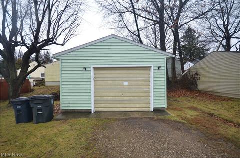 887 Kickapoo Ave, Akron, OH 44305 photo 5
