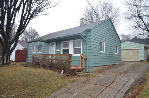 887 Kickapoo Ave, Akron, OH 44305 photo 1