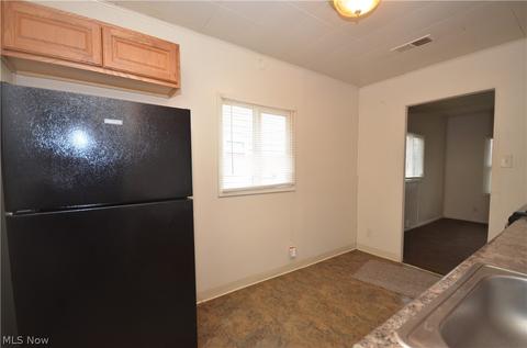 887 Kickapoo Ave, Akron, OH 44305 photo 8