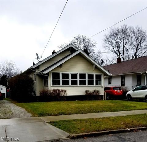 691 Ranney St, Akron, OH 44310 photo 2