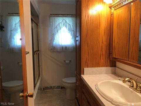 704 E Shafer Ave, Dover, OH 44622 photo 8