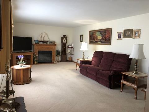 704 E Shafer Ave, Dover, OH 44622 photo 3