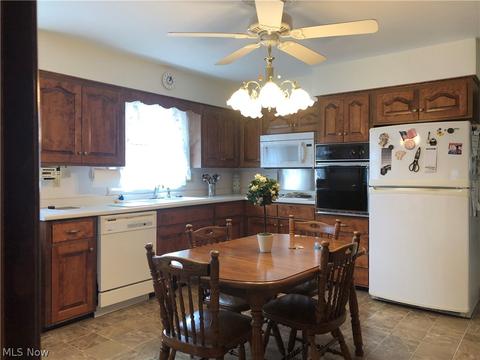 704 E Shafer Ave, Dover, OH 44622 photo 4