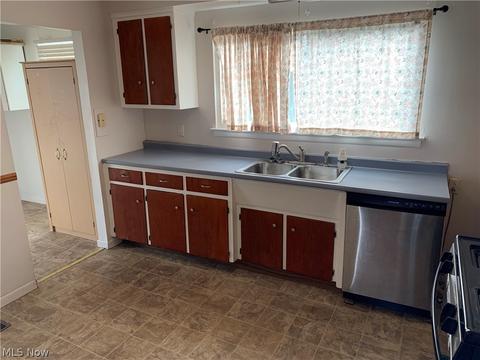 2316 Packard, Lorain, OH 44055 photo 6
