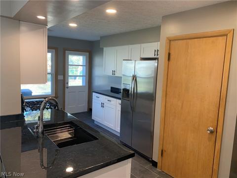 101 Nottingham Dr, Elyria, OH 44035 photo 9