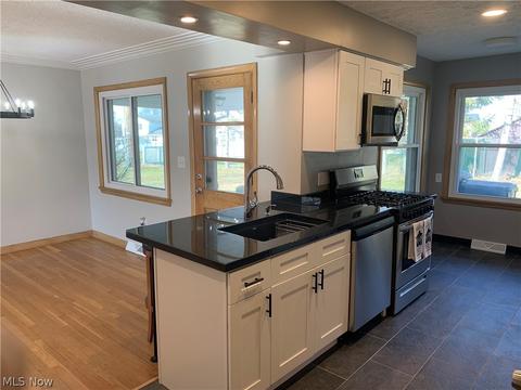 101 Nottingham Dr, Elyria, OH 44035 photo 8