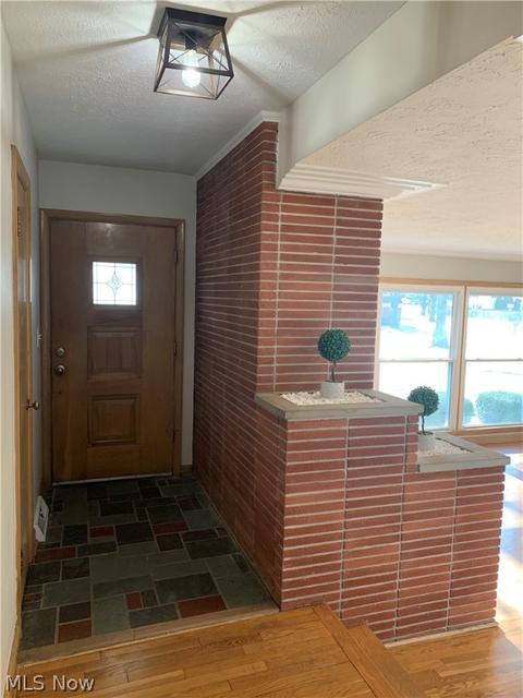 101 Nottingham Dr, Elyria, OH 44035 photo 2