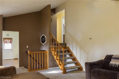 282 Berwin Pl, Munroe Falls, OH 44262 photo 4