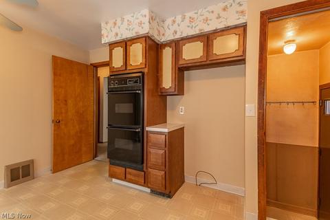 24660 Devoe Ave, Euclid, OH 44123 photo 6