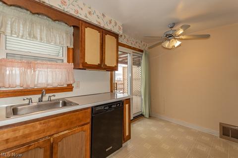 24660 Devoe Ave, Euclid, OH 44123 photo 5
