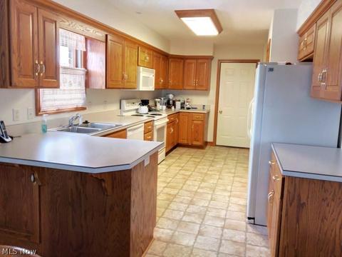 221 Pinehurst Dr, Dover, OH 44622 photo 6