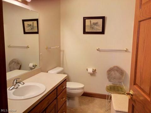 221 Pinehurst Dr, Dover, OH 44622 photo 8