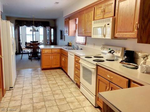 221 Pinehurst Dr, Dover, OH 44622 photo 7