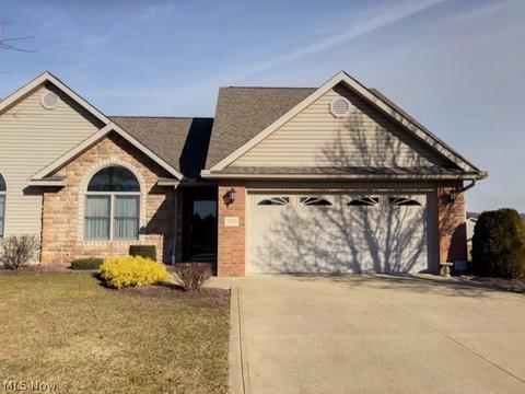 221 Pinehurst Dr, Dover, OH 44622 photo 1