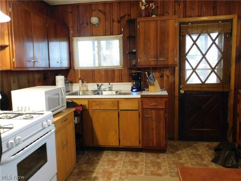 2435 Linwood Dr, Ashtabula, OH 44004 photo 8