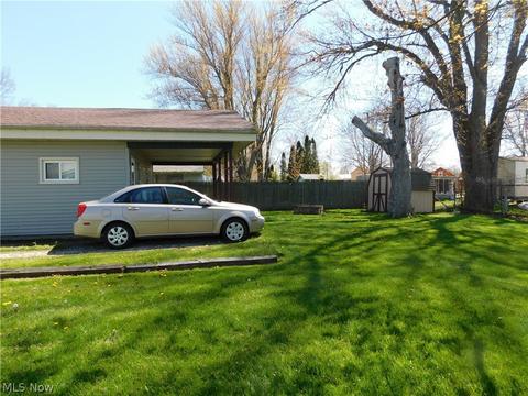 2435 Linwood Dr, Ashtabula, OH 44004 photo 2