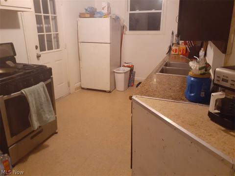 125 Parkview Ct, Elyria, OH 44035 photo 2