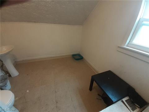 125 Parkview Ct, Elyria, OH 44035 photo 4