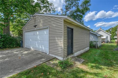 135 E Brookside Ave, Akron, OH 44301 photo 2