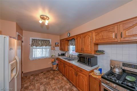 135 E Brookside Ave, Akron, OH 44301 photo 8