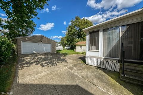135 E Brookside Ave, Akron, OH 44301 photo 3