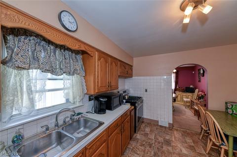 135 E Brookside Ave, Akron, OH 44301 photo 9