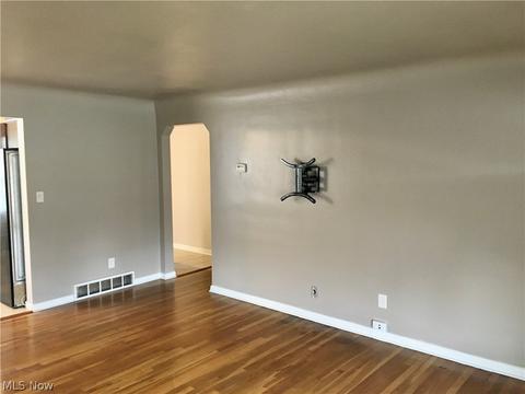 31625 Willowick Dr, Willowick, OH 44095 photo 9