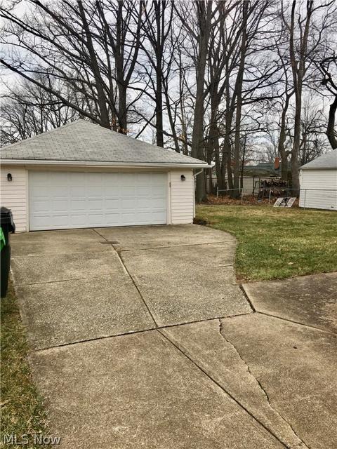 31625 Willowick Dr, Willowick, OH 44095 photo 3