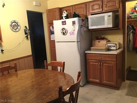 3080 Hetzel Dr, Parma, OH 44134 photo 4