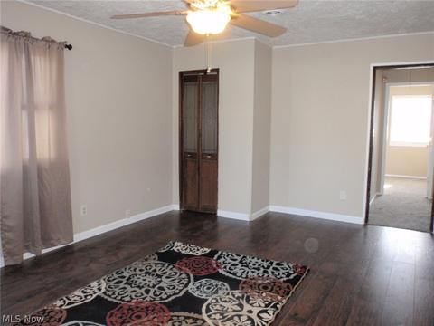 478 9th St, Elyria, OH 44035 photo 2