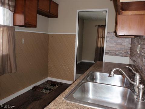 478 9th St, Elyria, OH 44035 photo 7