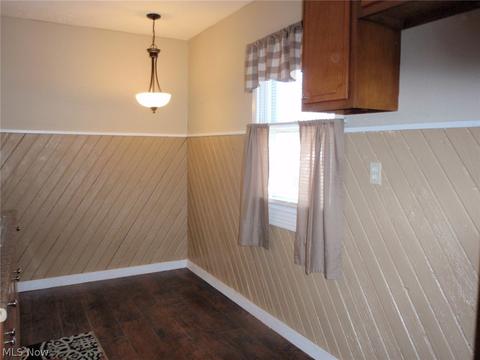 478 9th St, Elyria, OH 44035 photo 6